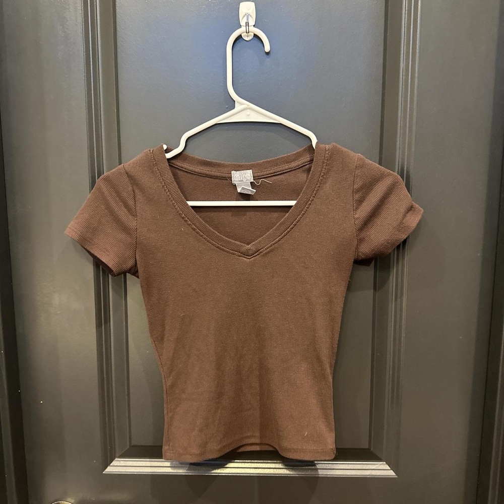 Tilly's Women's Brown V-Neck Short Sleeve Tee